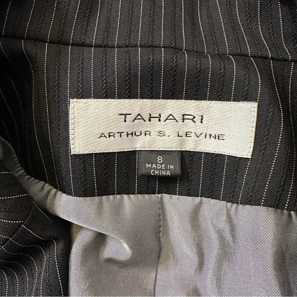 Tahari Black Pinstripe Blazer size 8 - Picture 3 of 8